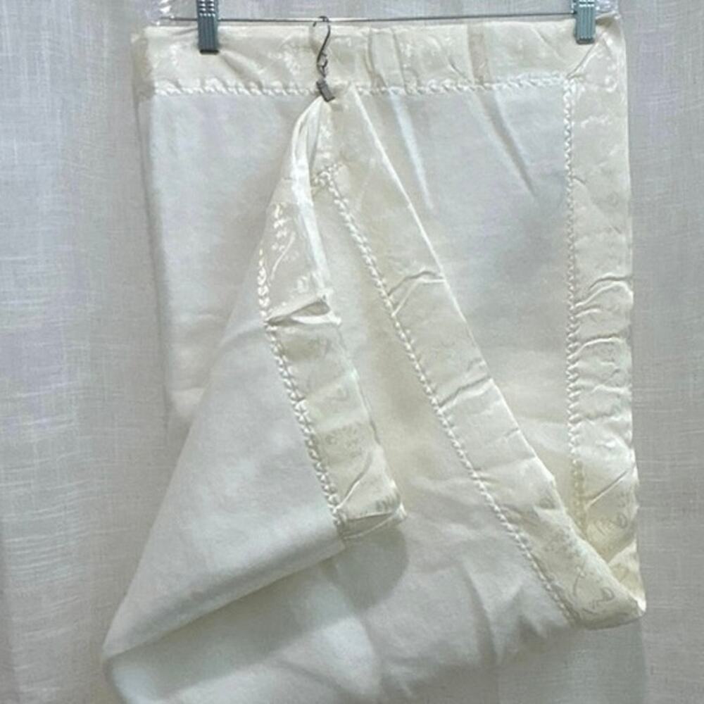 Vtg Quiltex Baby Blanket Wht Fleece Acrylic Satin Jacquard Border Trim USA 90’s